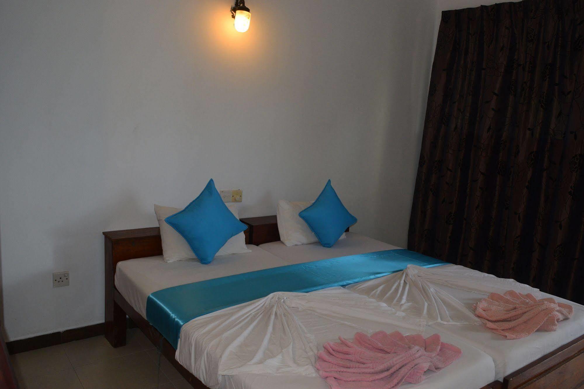 Star Holiday Resort Хиккадува Экстерьер фото
