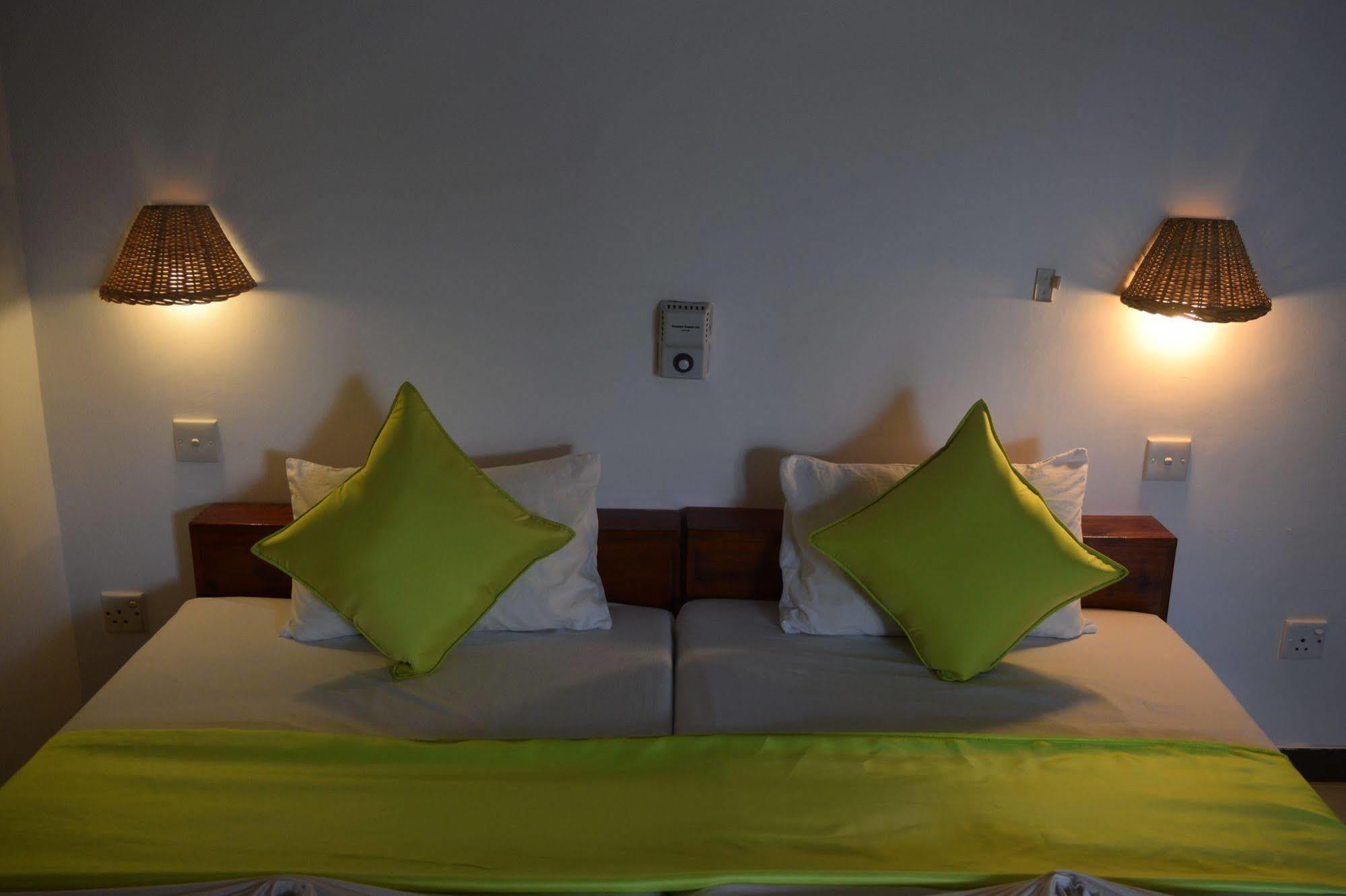 Star Holiday Resort Хиккадува Экстерьер фото