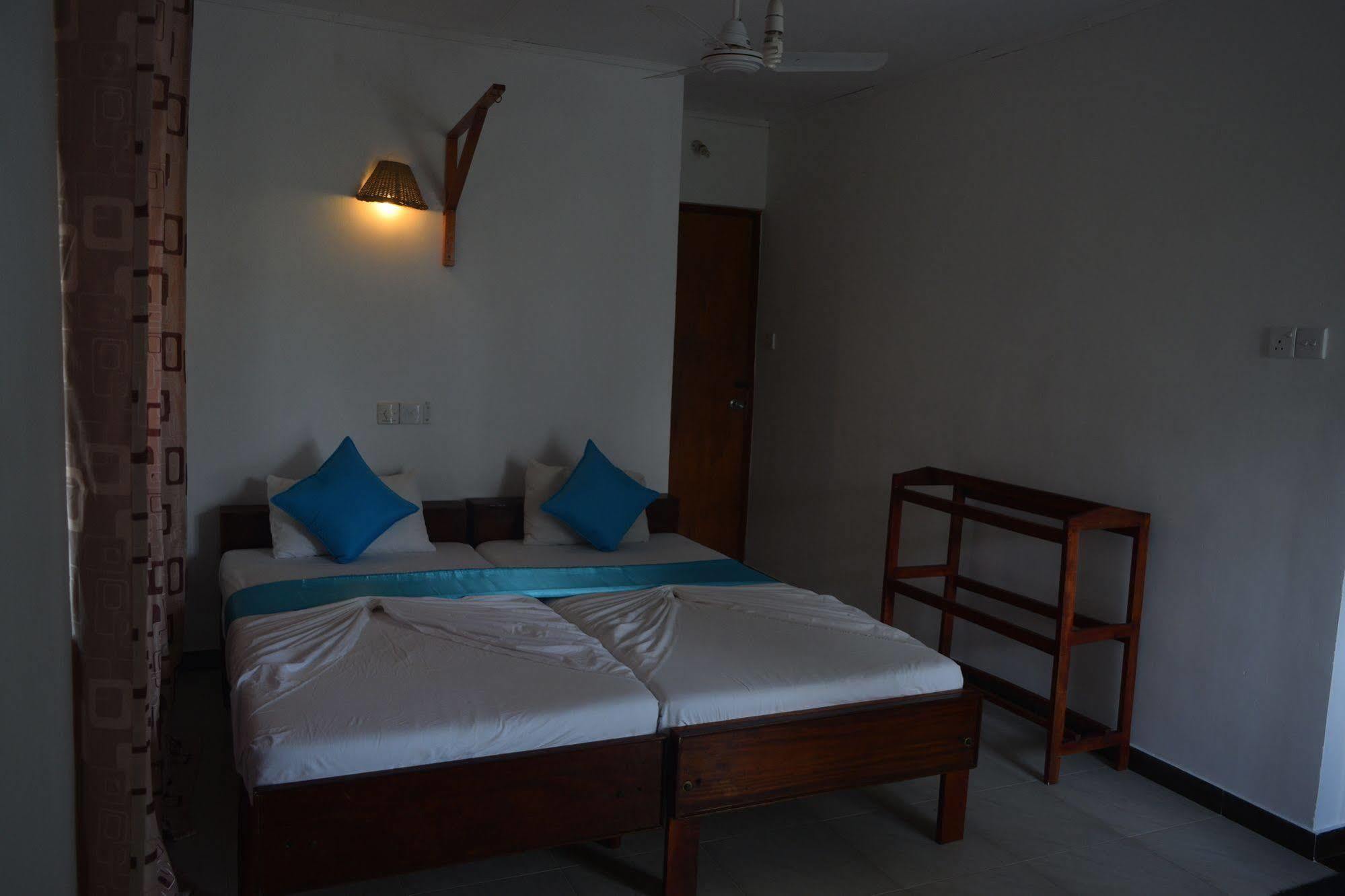 Star Holiday Resort Хиккадува Экстерьер фото